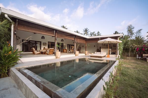 Luxurious homeness: the pool